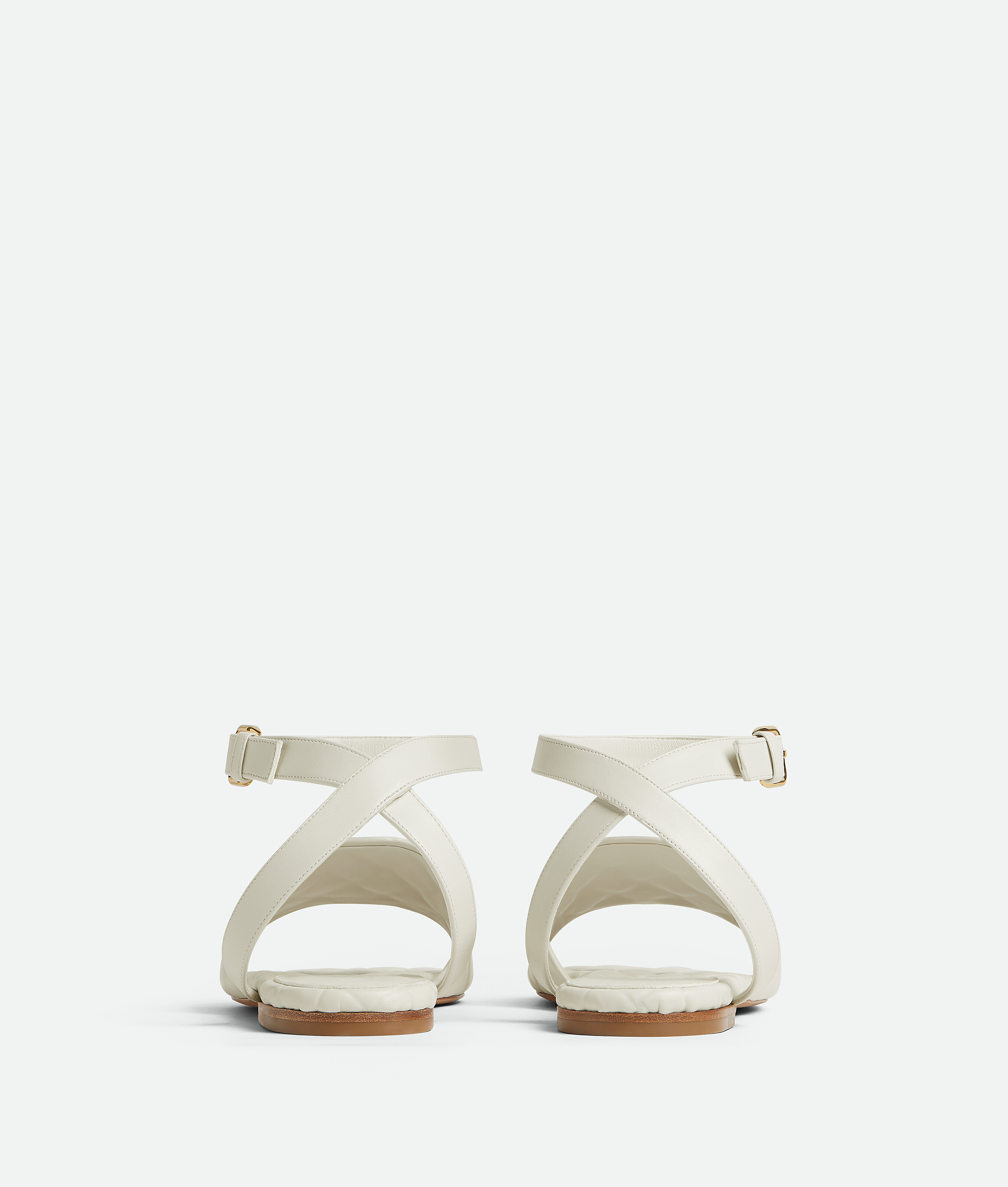 Shop Bottega Veneta Flache Amy Sandalen In White