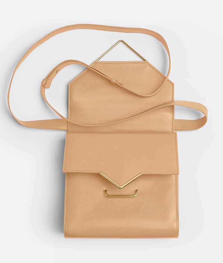 アーモンドザ クリップ Bottega Veneta 日本