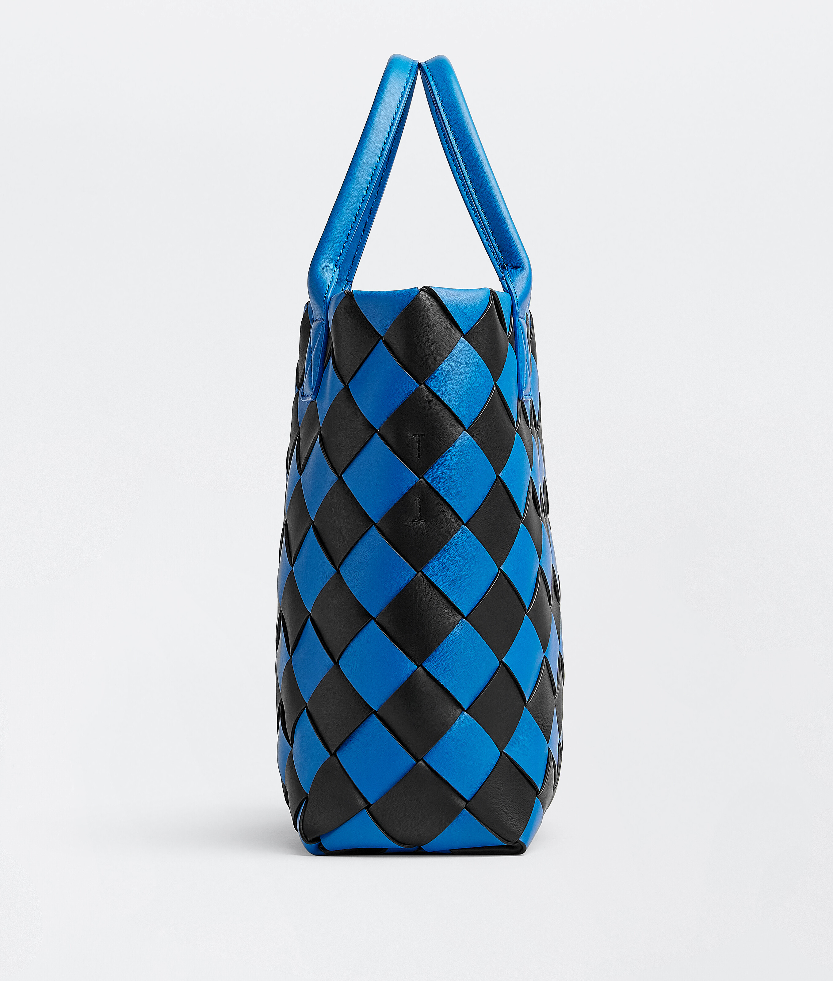 Bottega Veneta Medium Intrecciato Handbag In Blau