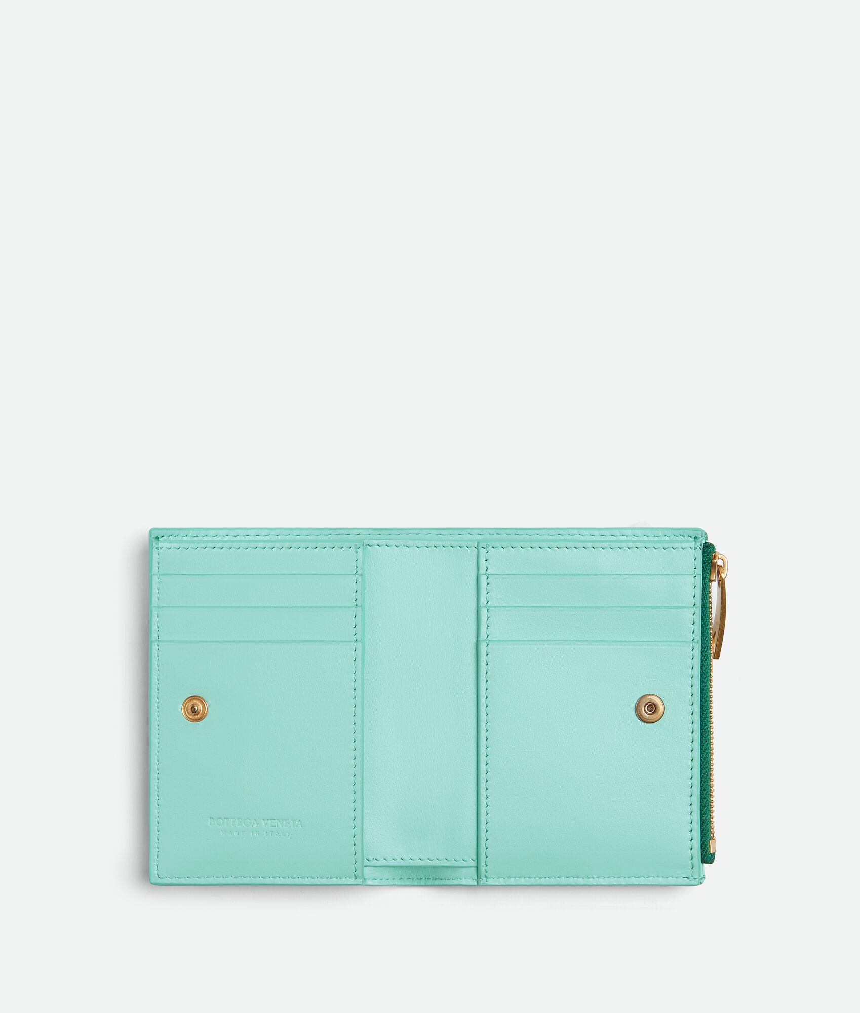 50代女性が品よく持てる人気のレディース二つ折り財布ブランドはボッテガ・ヴェネタのスモール カセット 二つ折りファスナーウォレットバイカラー内側