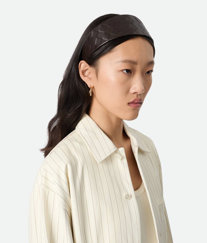 送関込■BOTTEGA VENETA■イントレチャートレザーヘッドバンド フォンデンテイントレチャート ヘッドバンド| Bottega Veneta® 日本