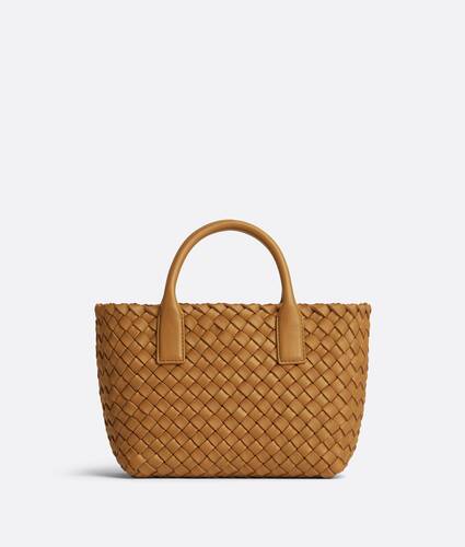 Once again i find myself looking at Bottega Veneta Cabats : it's  interesting how they weave it into shape :) it's not just … | Bags, Bags  designer, Best handbags