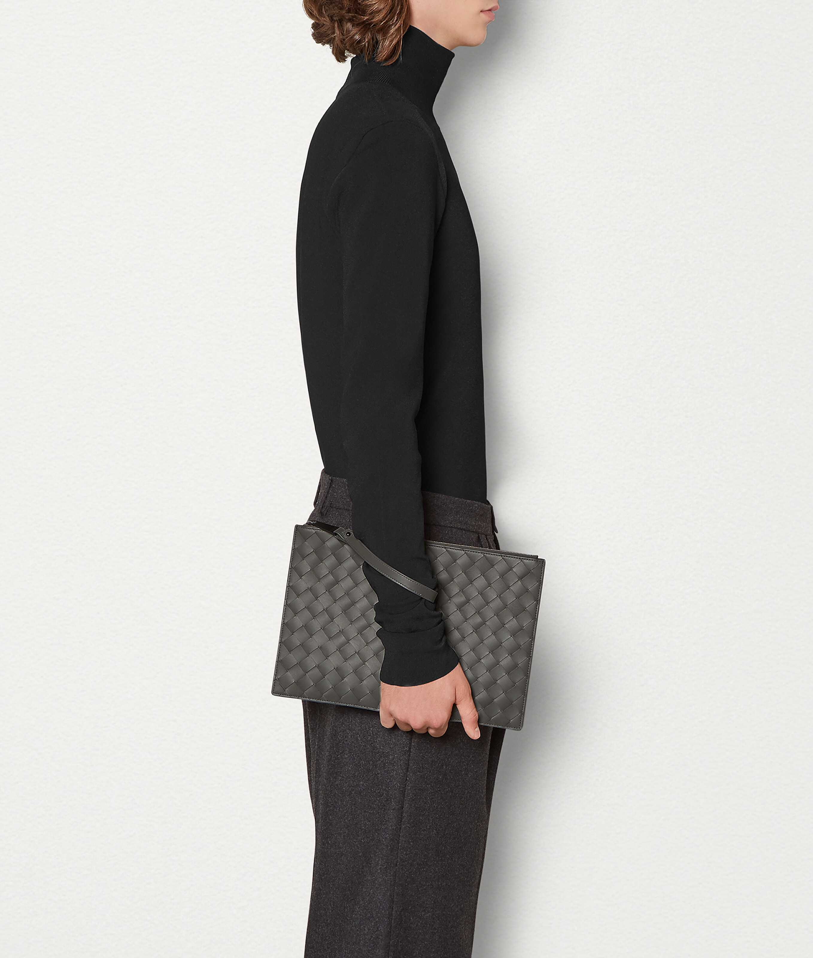 Men's POUCH in Light graphite Bottega Veneta Poland EN - Image 2