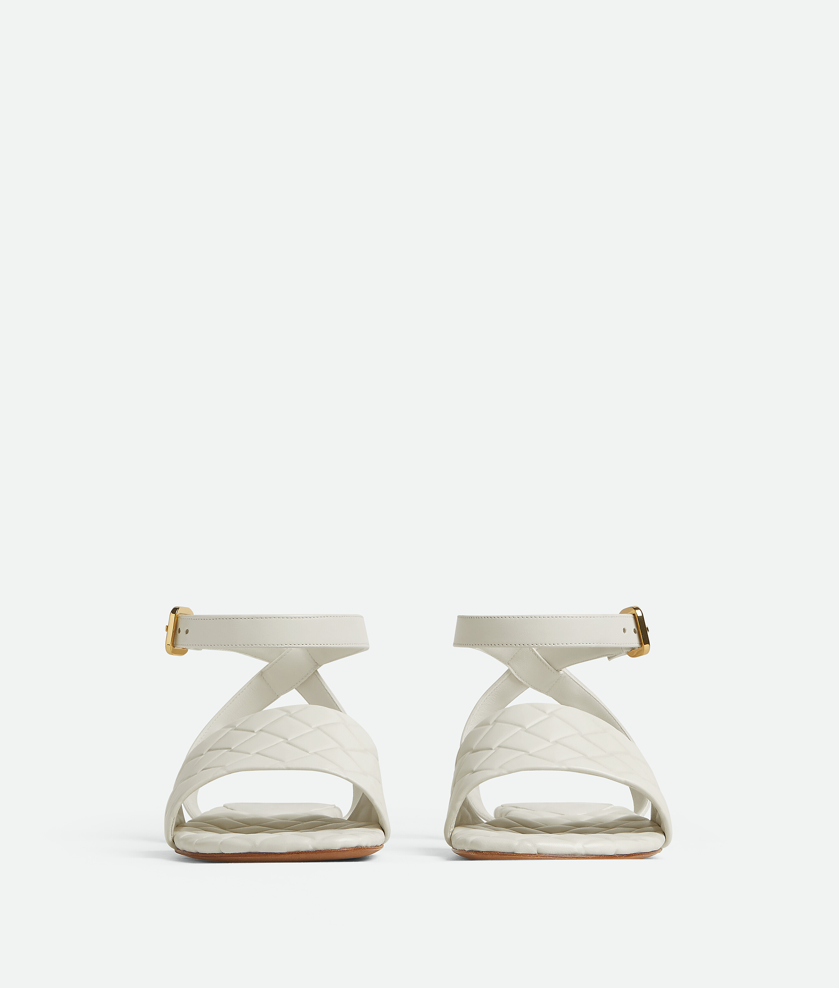 Shop Bottega Veneta Flache Amy Sandalen In White