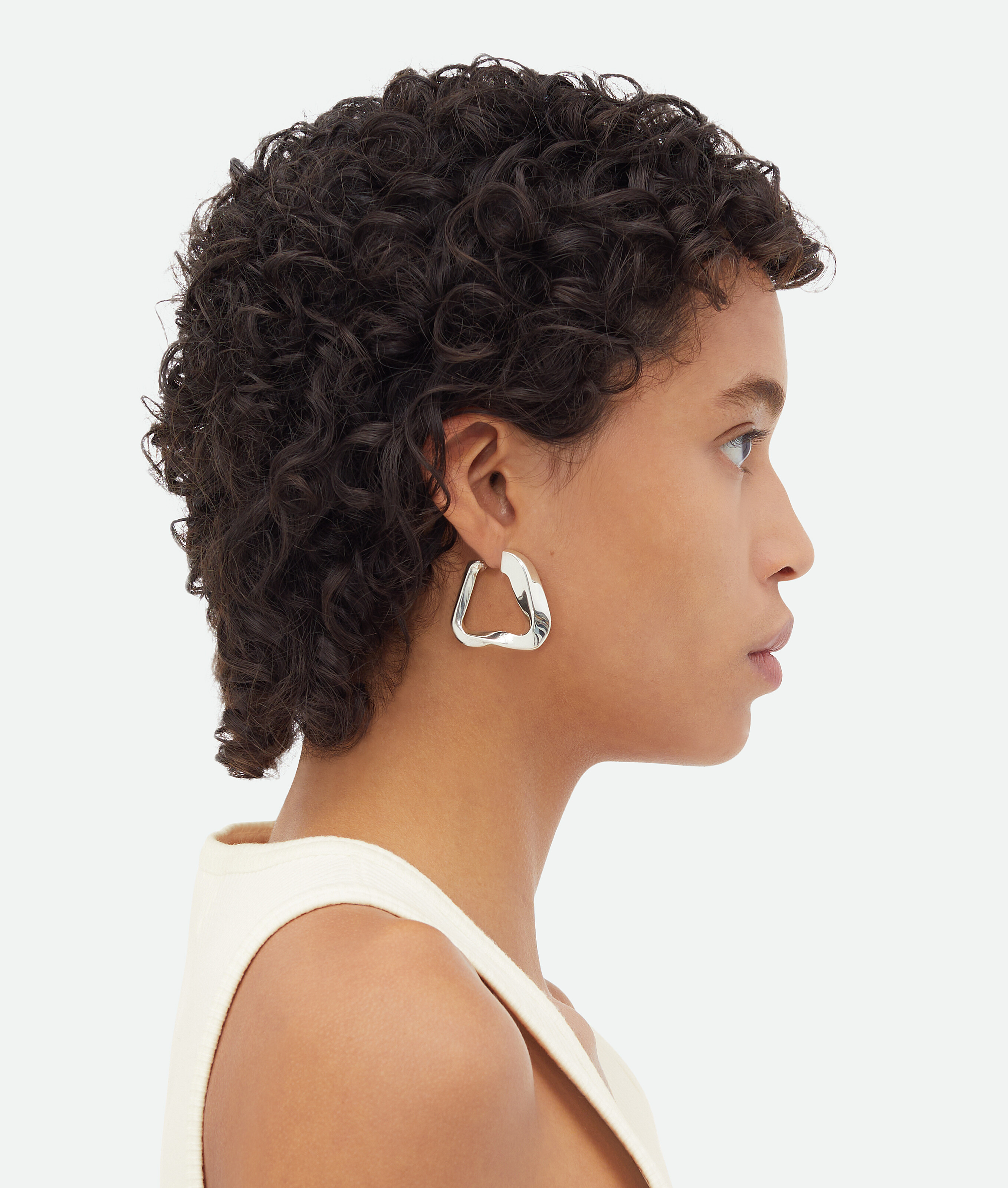 Shop Bottega Veneta Boucles D'oreilles Twist Triangle Hoop Grand Format In Silver