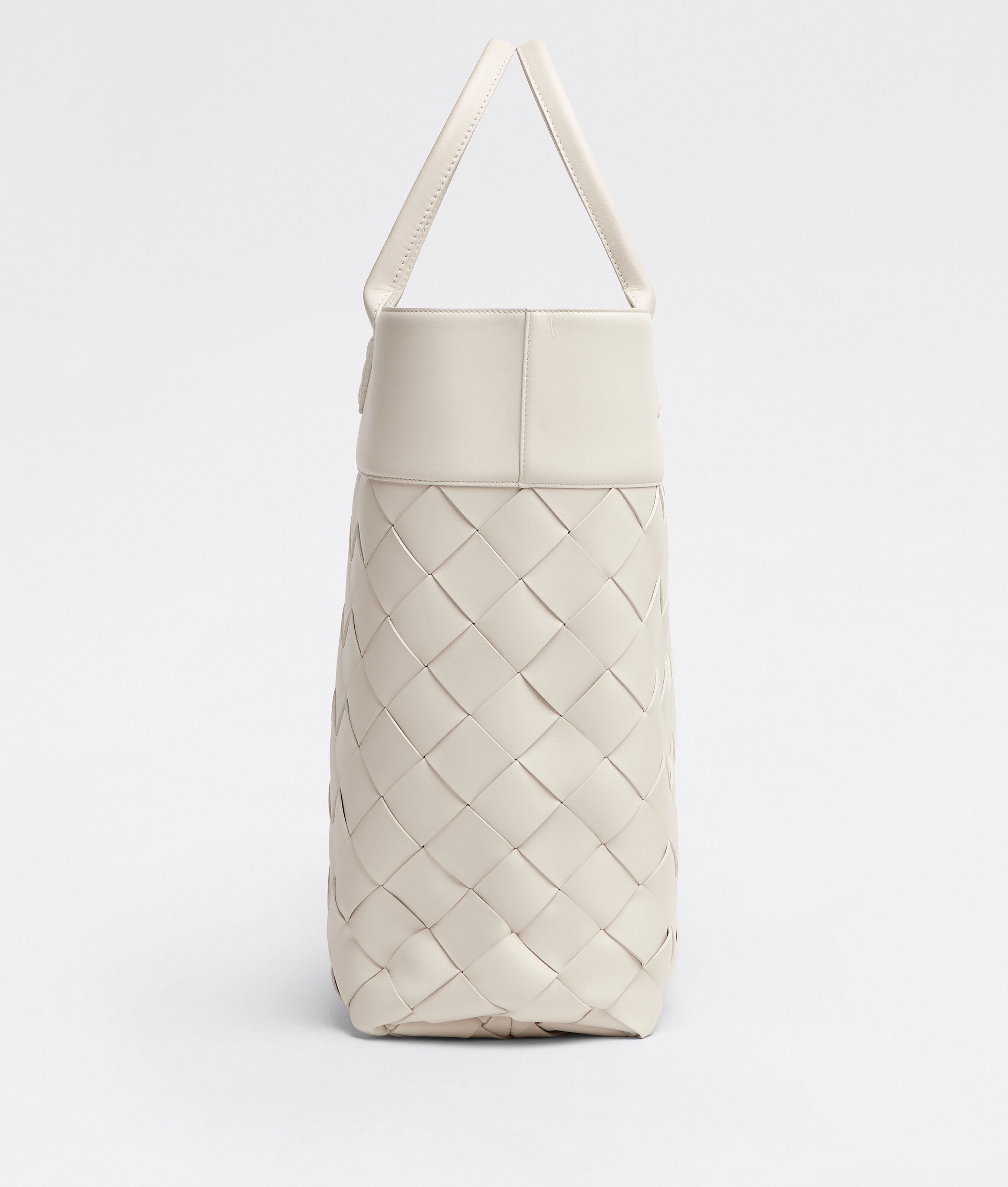 Shop Bottega Veneta Cabat In Blanc