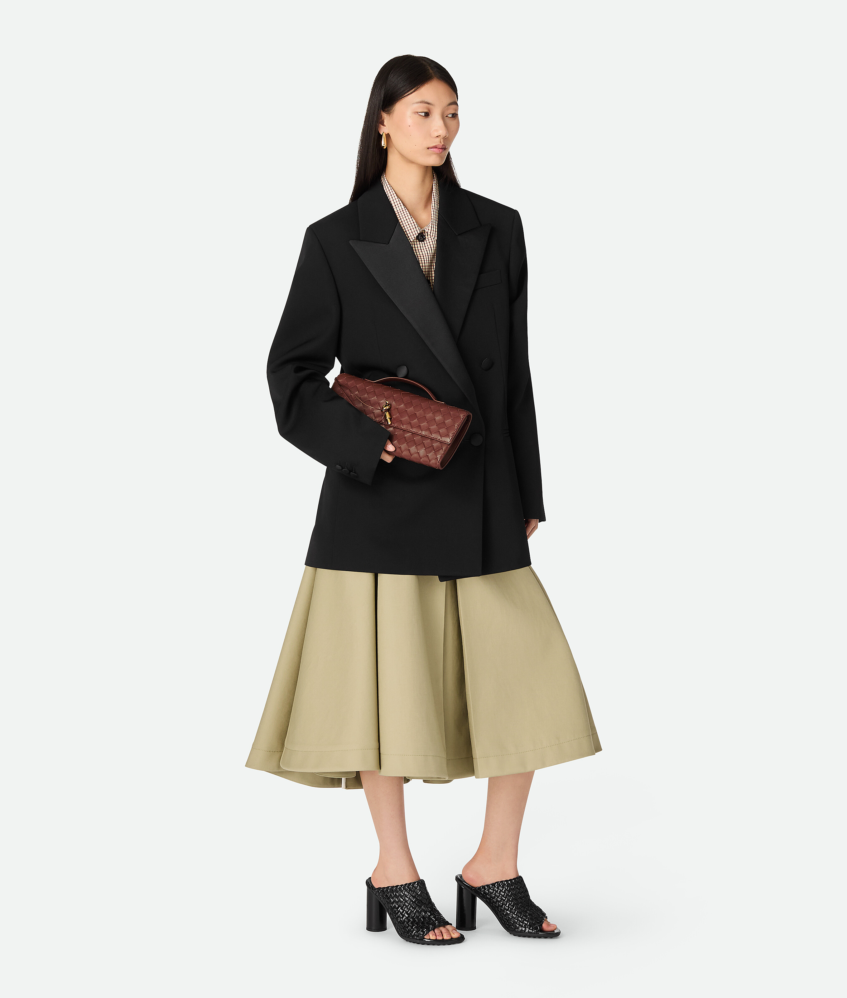 Bottega Veneta Long Andiamo Clutch Bag With Handle In Sapele