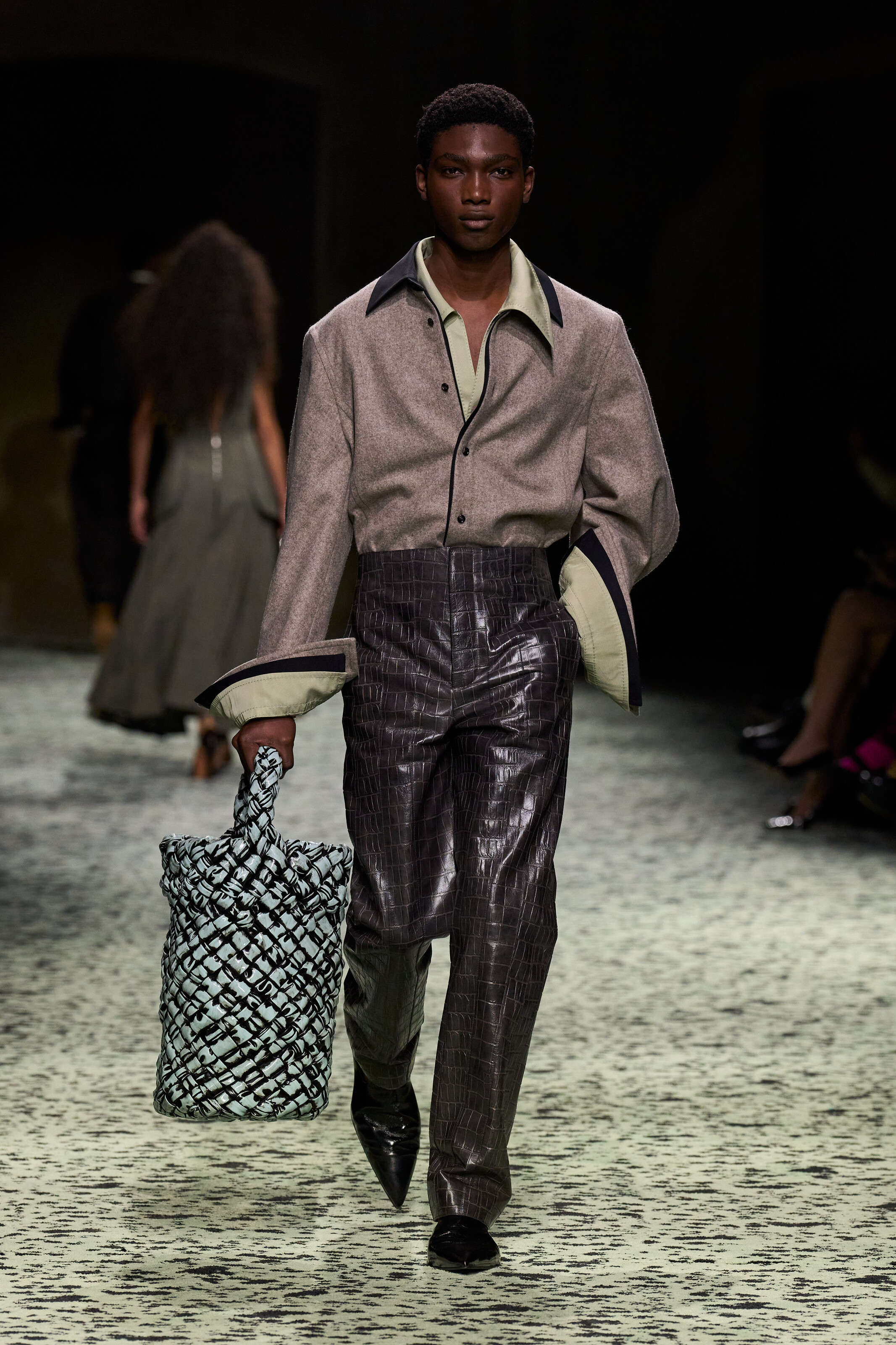 BOTTEGA VENETA WINTER 2023-冬季时装秀-BV 2023时装秀造型 | Bottega Veneta葆蝶家中国官方网站 | Bottega Veneta