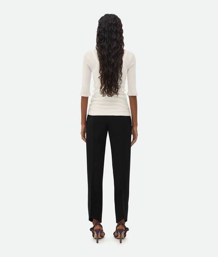 Blusa com Modelagem Ajustada em Algodão Leve