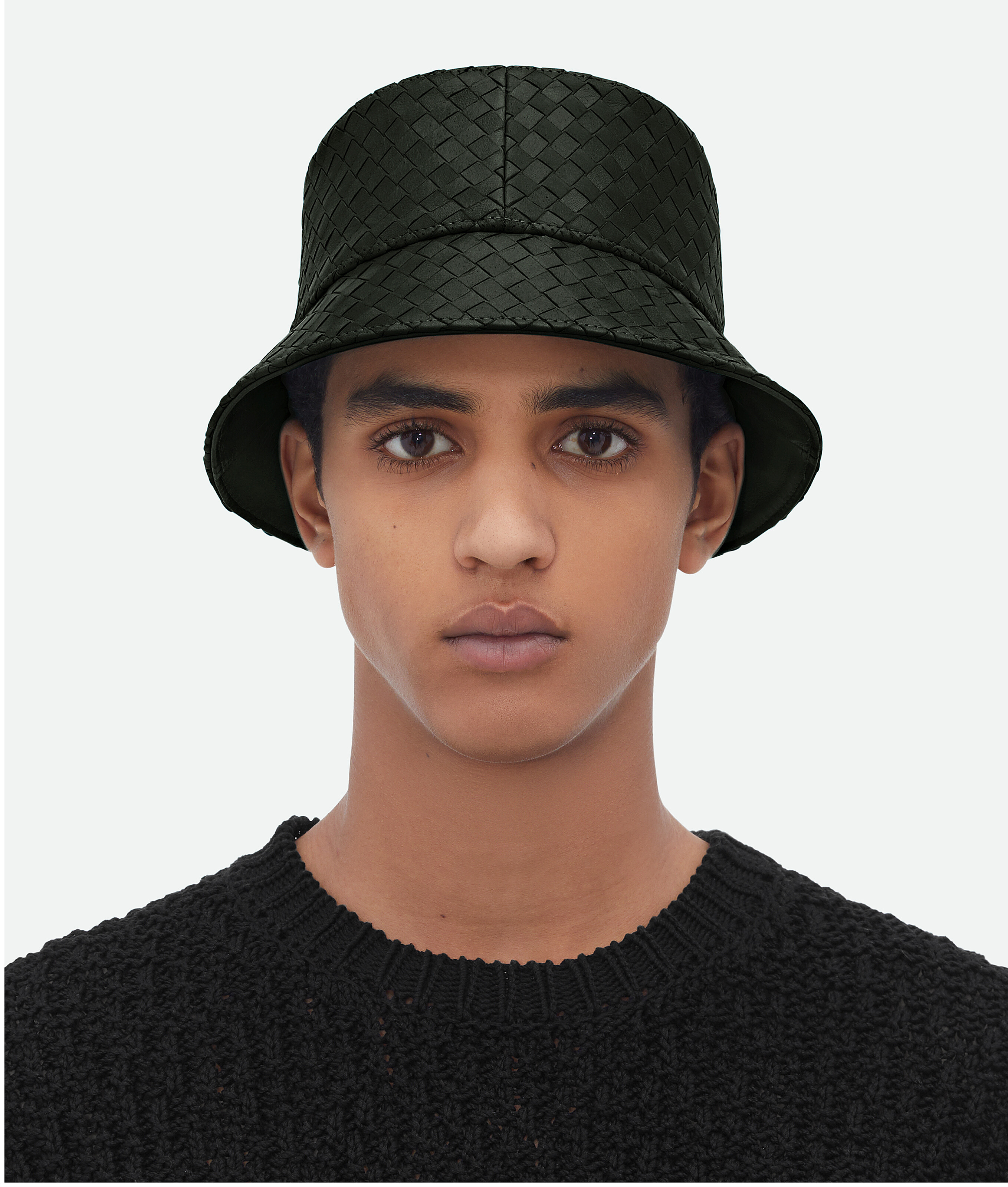 Shop Bottega Veneta Intrecciato Bucket-hat Aus Leder In Green