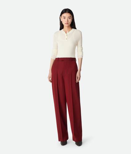 Pantalon ample en laine subtilement rayée