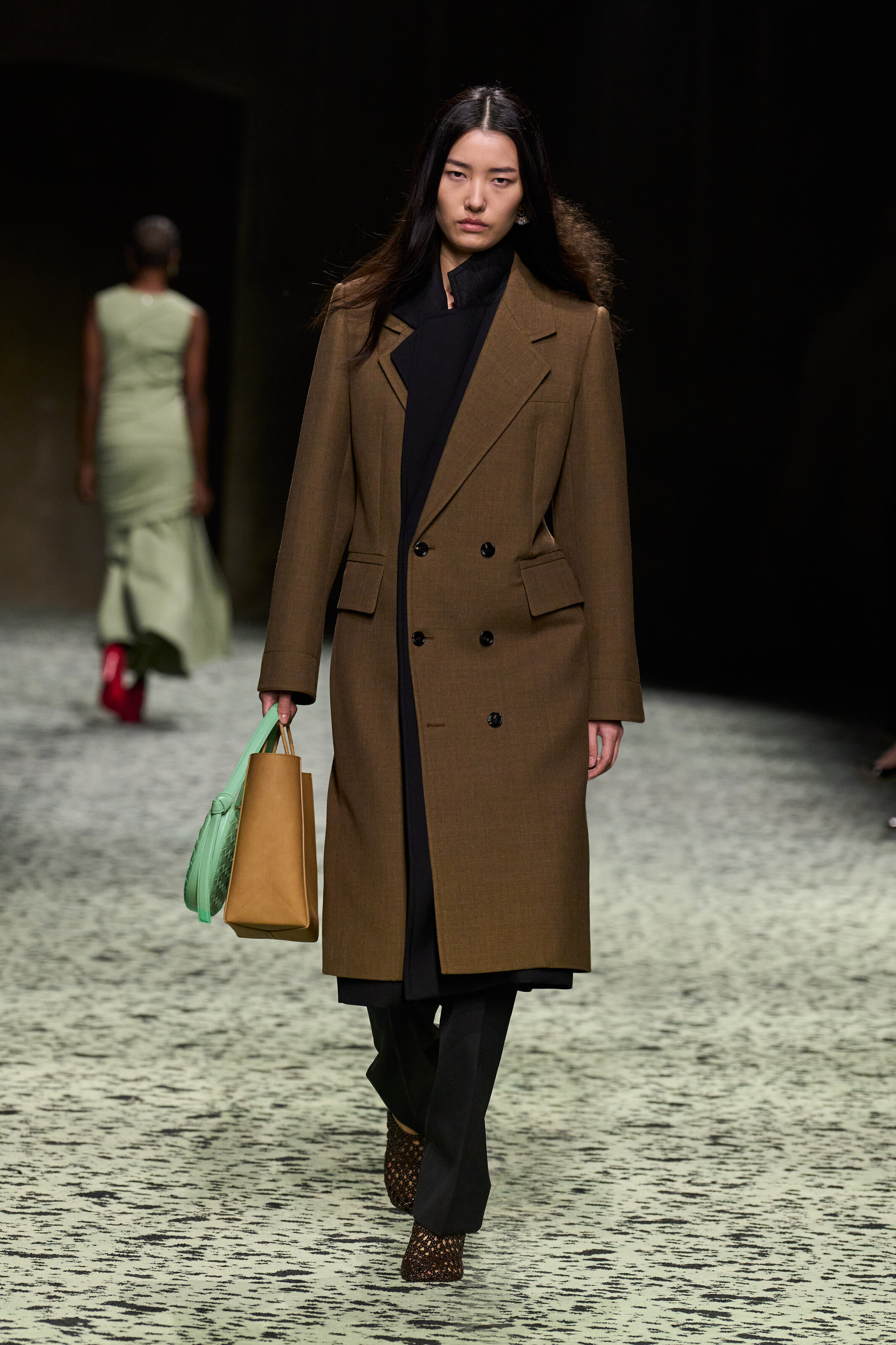 BOTTEGA VENETA WINTER 2023-冬季时装秀-BV 2023时装秀造型 | Bottega Veneta葆蝶家中国官方网站 | Bottega Veneta