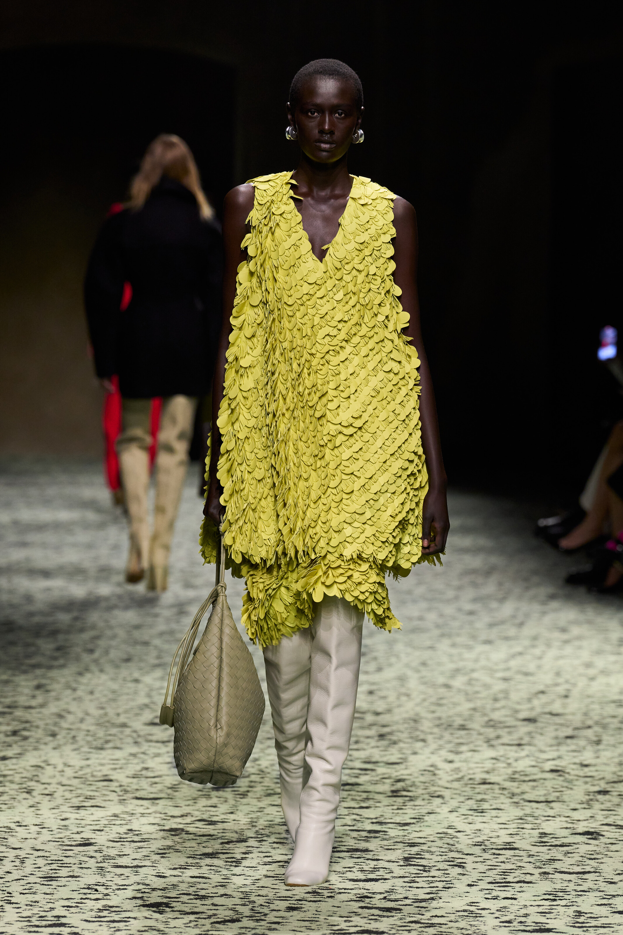 BOTTEGA VENETA WINTER 2023-冬季时装秀-BV 2023时装秀造型 | Bottega Veneta葆蝶家中国官方网站 | Bottega Veneta