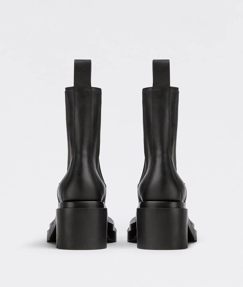 Bottega Veneta® Women's Lug in Black. Shop online now.