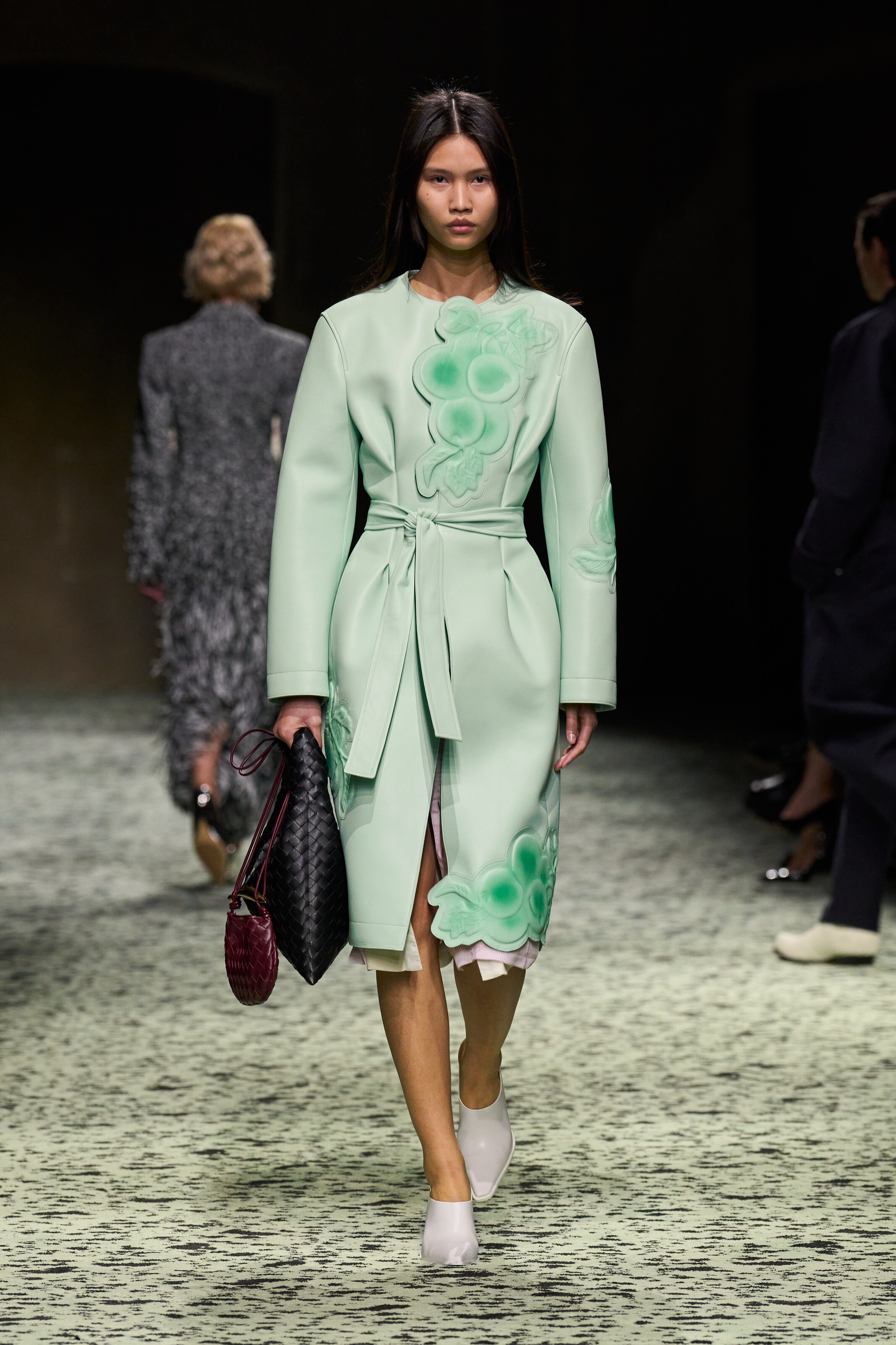 BOTTEGA VENETA WINTER 2023-冬季时装秀-BV 2023时装秀造型 | Bottega Veneta葆蝶家中国官方网站 | Bottega Veneta