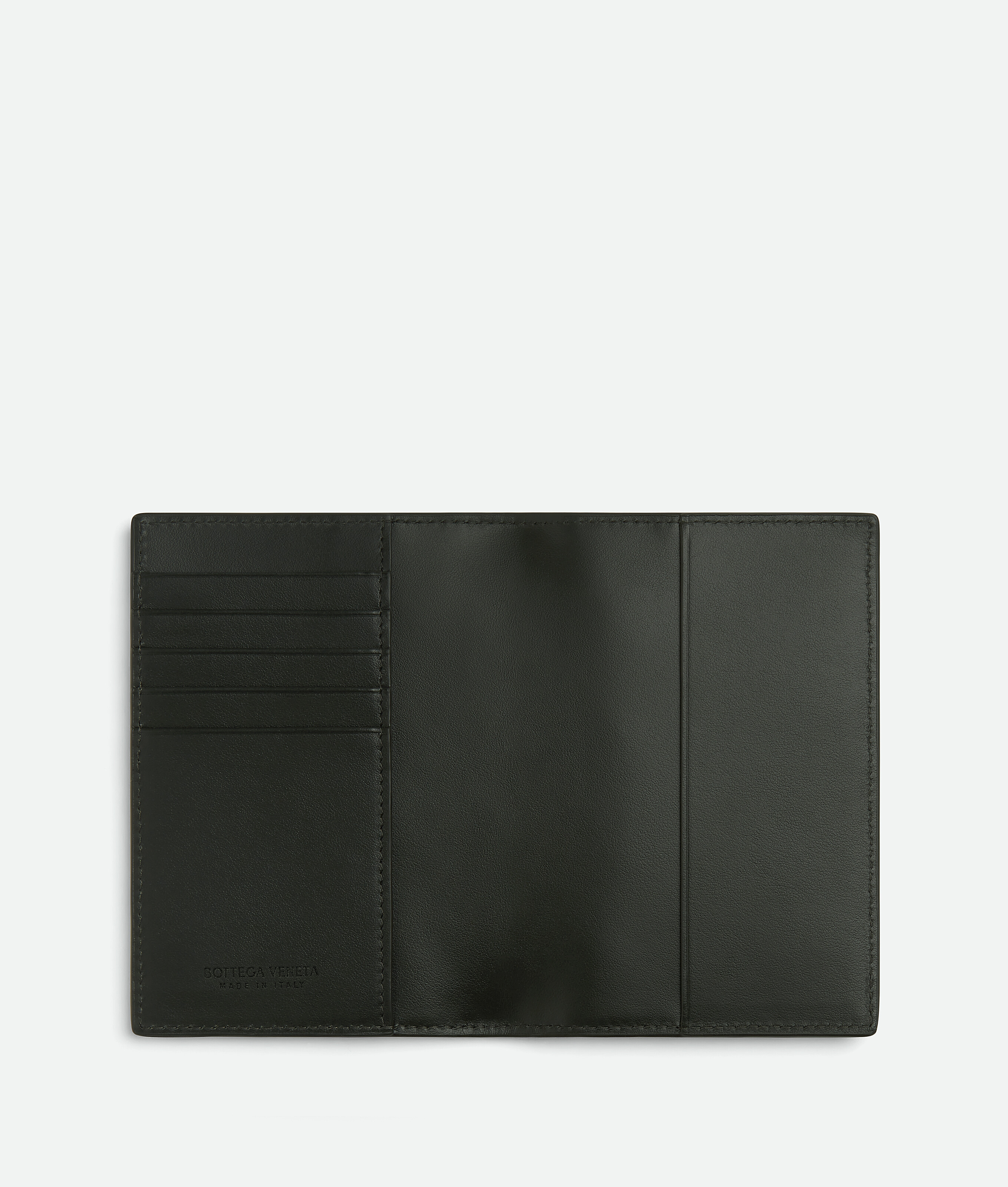 Bottega Veneta Intrecciato Reisepassetui In Dark Green