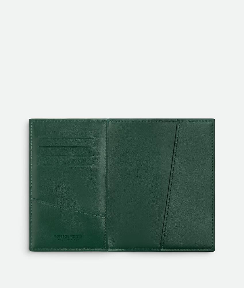 エメラルド グリーンカセット パスポートケース| Bottega Veneta® 日本