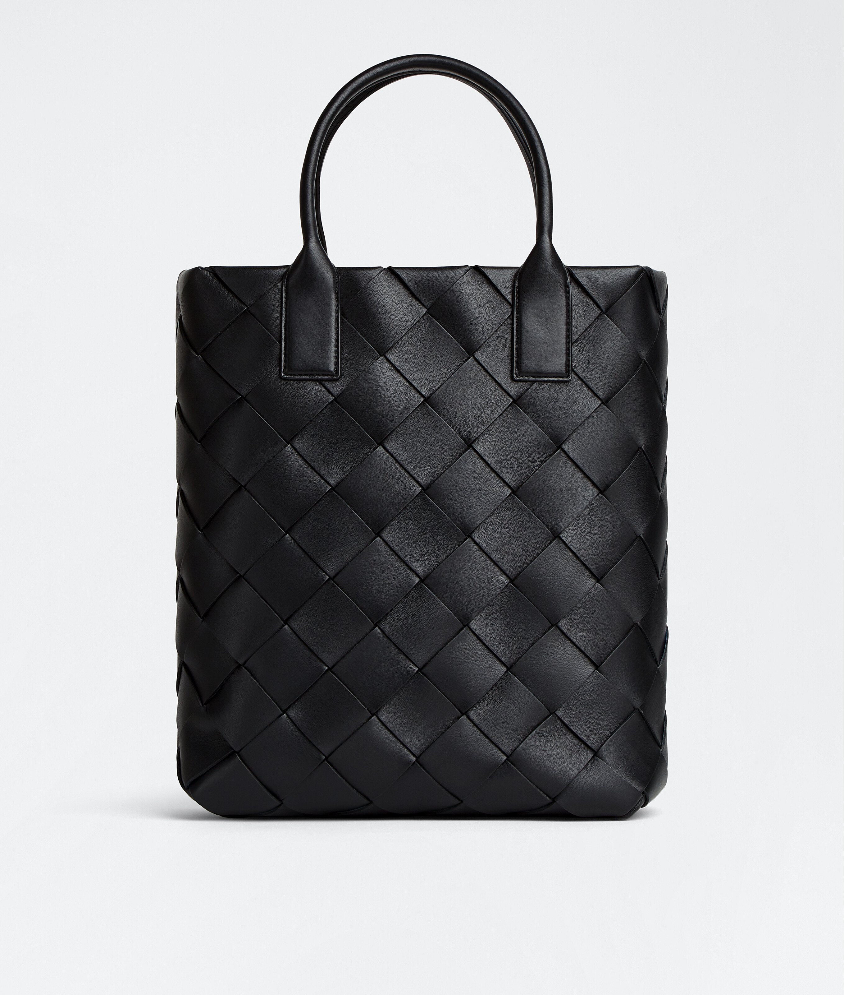 Maxi Intreccio Tote in Black/swimming pool