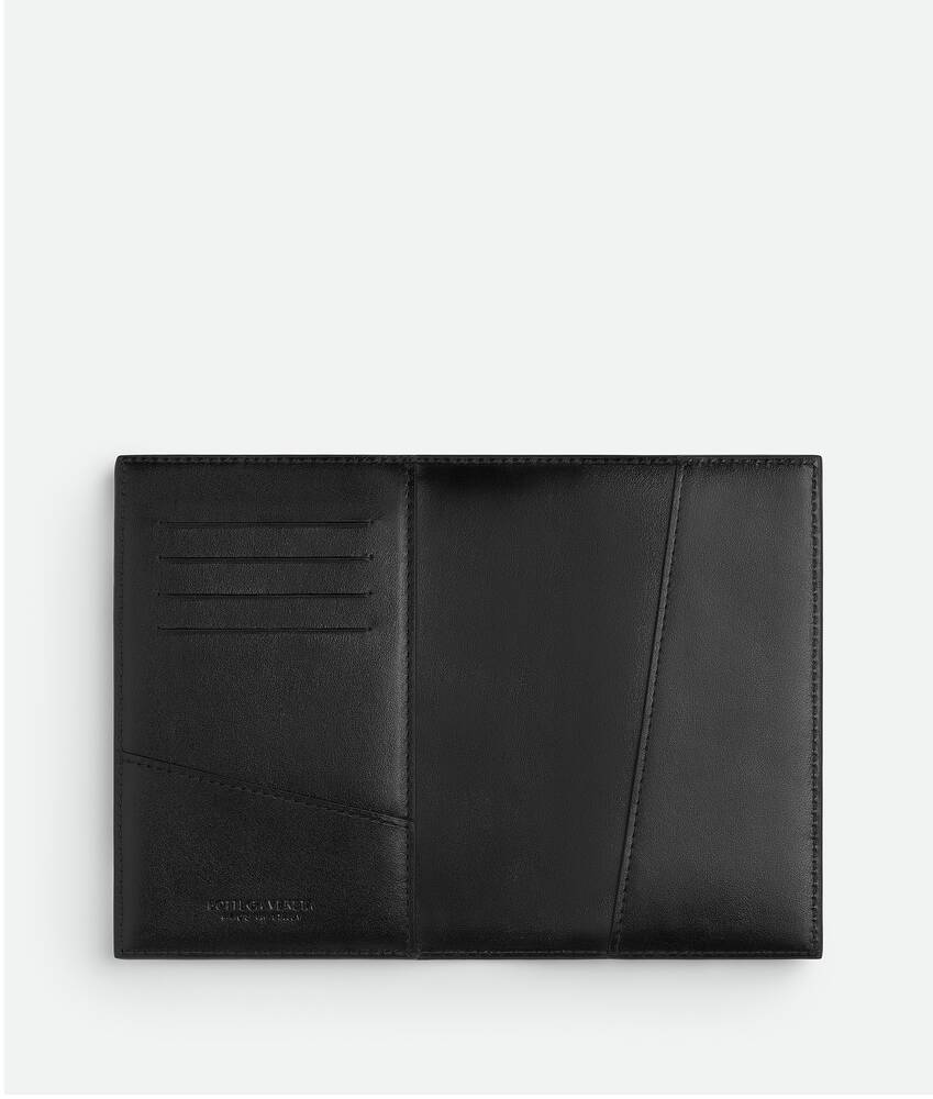 ブラックカセット パスポートケース| Bottega Veneta® 日本