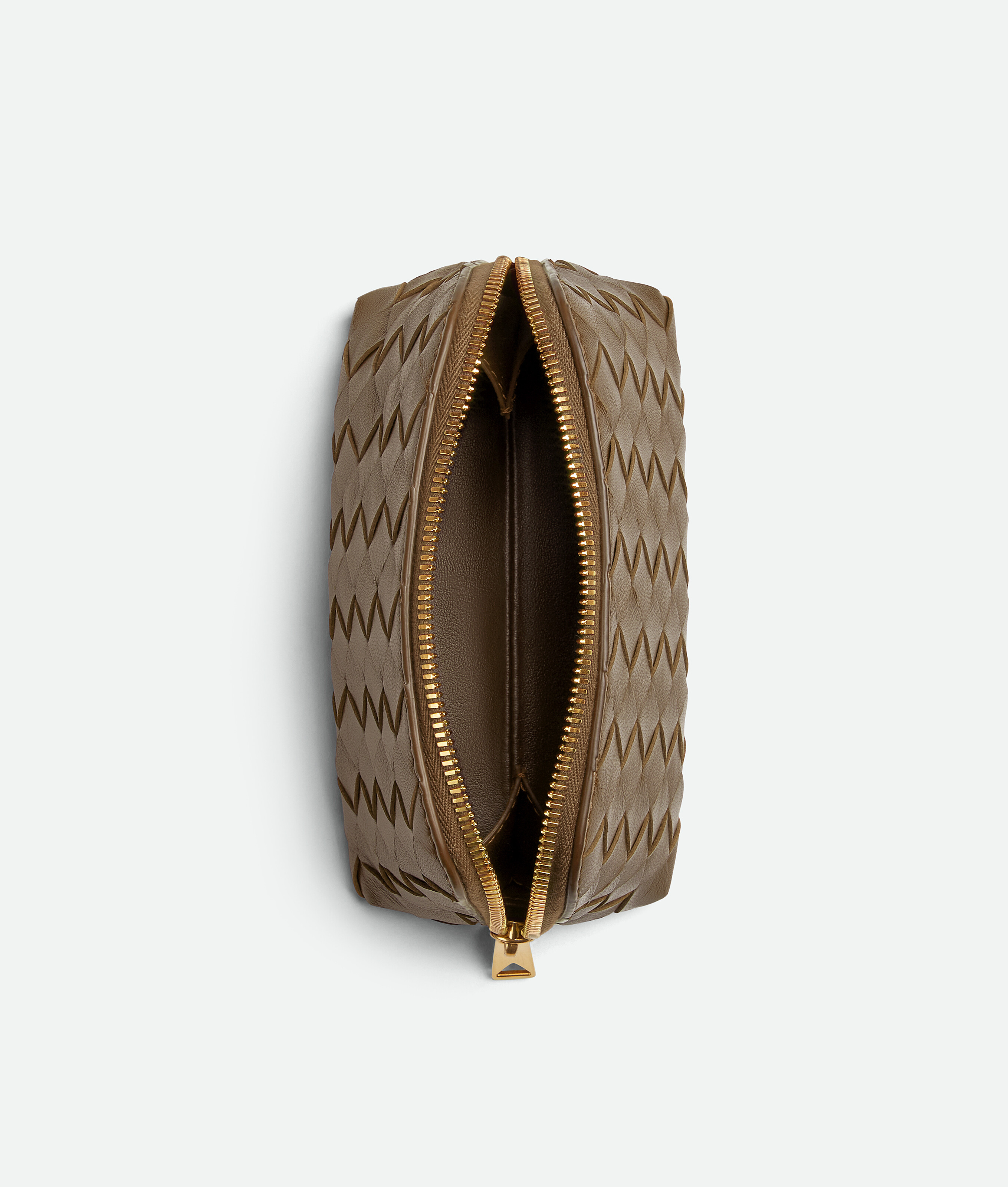 Bottega Veneta Kleine Kosmetiktasche In Halbmondform Aus Intrecciato In Pinecone