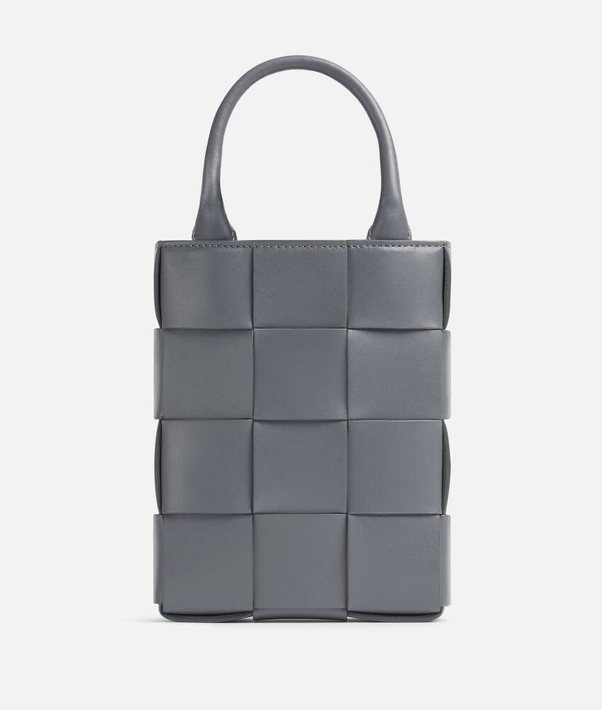 Bottega Veneta® Mini Cassette Tote Bag für Herren in Thunder. Shop online  now.