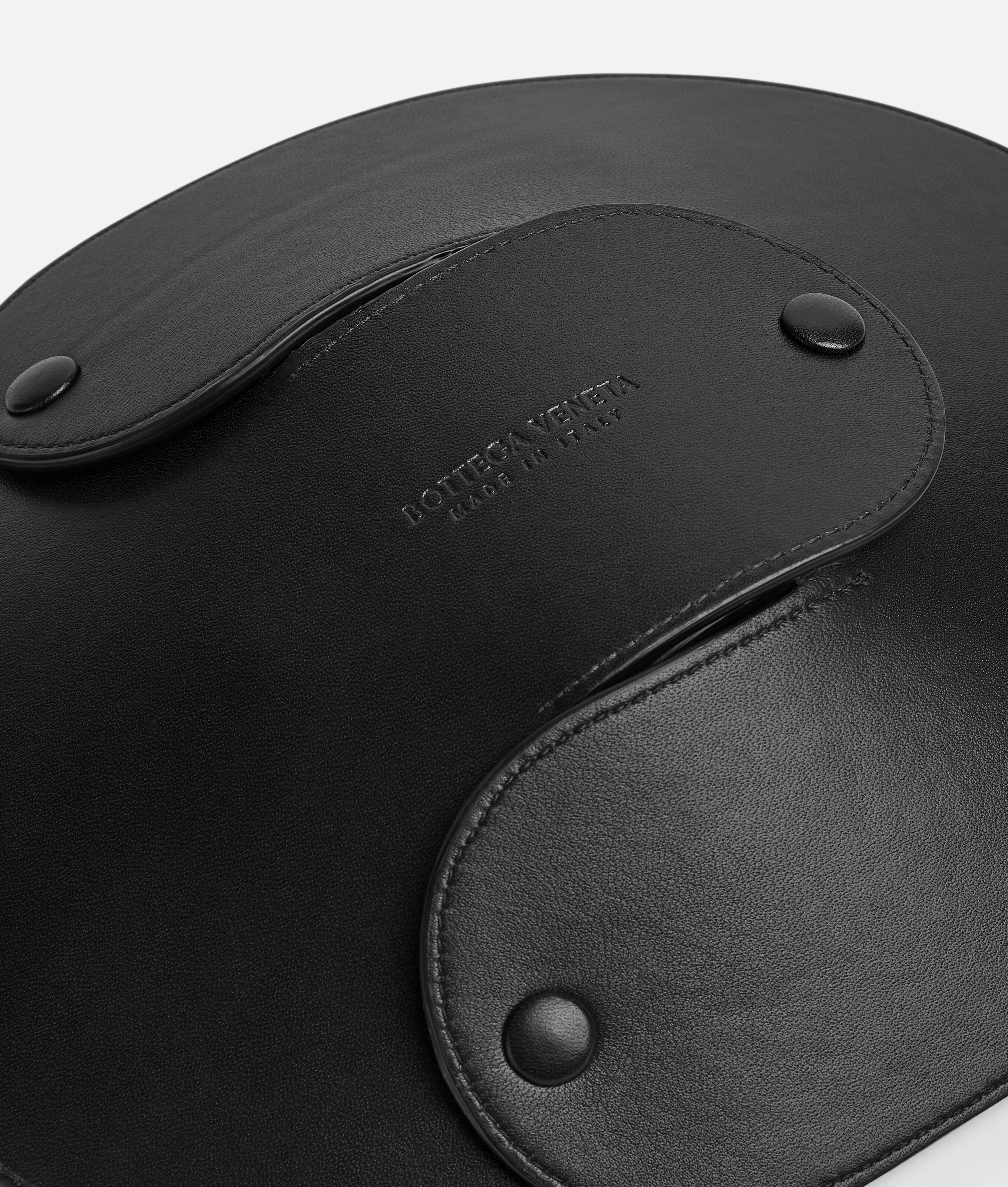 Interlocking Leather Tray - M in Black Bottega Veneta Luxembourg EN - Image 3