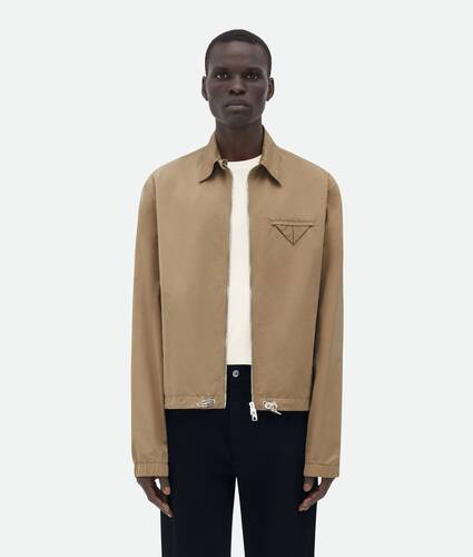 Ein größeres Bild des Produktes anzeigen 1 - Tech Nylon Jacke Mit Tasche In Dreieckiger Form