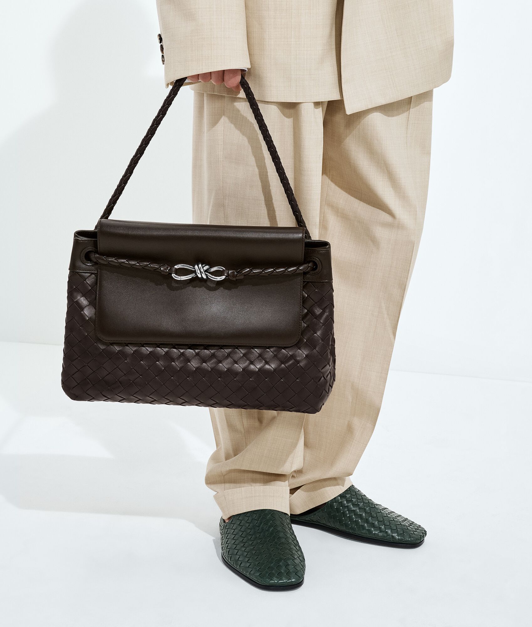 Men's Andiamo Messenger in Fondant | Bottega Veneta US