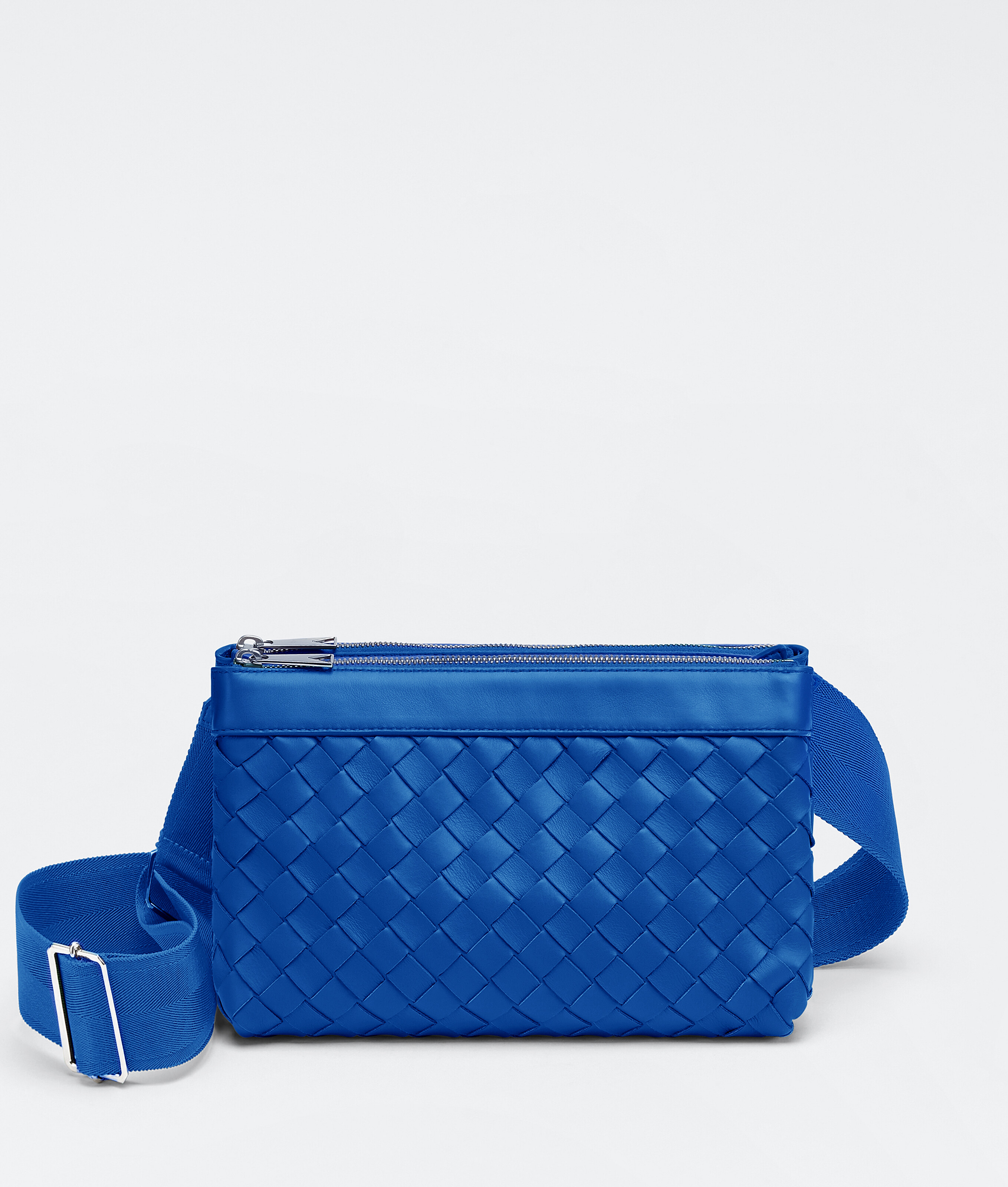 for Men Blue Bottega Veneta Leather Classic Intrecciato in Cobalt Mens Bags Tote bags 