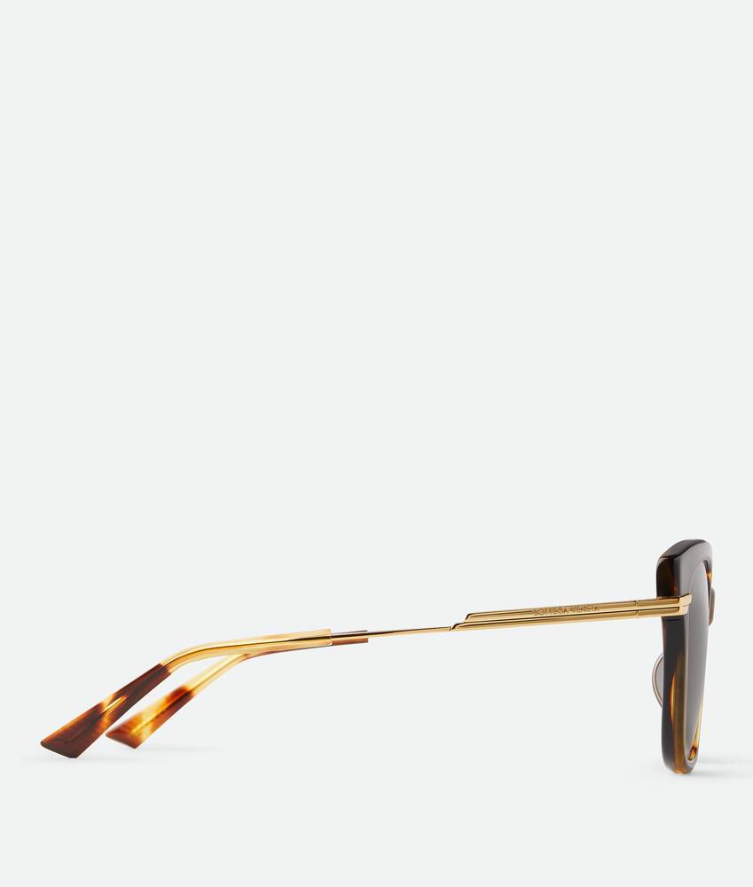 Display a large version of the product image 3 - Classic Square Sunglasses