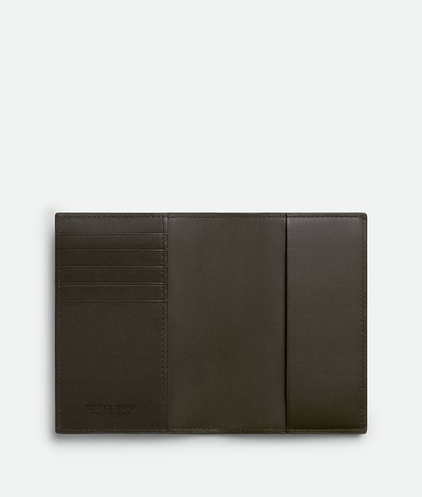 Display a large version of the product image 2 - Intrecciato Passport Case