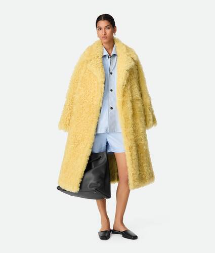 Ein größeres Bild des Produktes anzeigen 1 - Mantel aus gelocktem Shearling