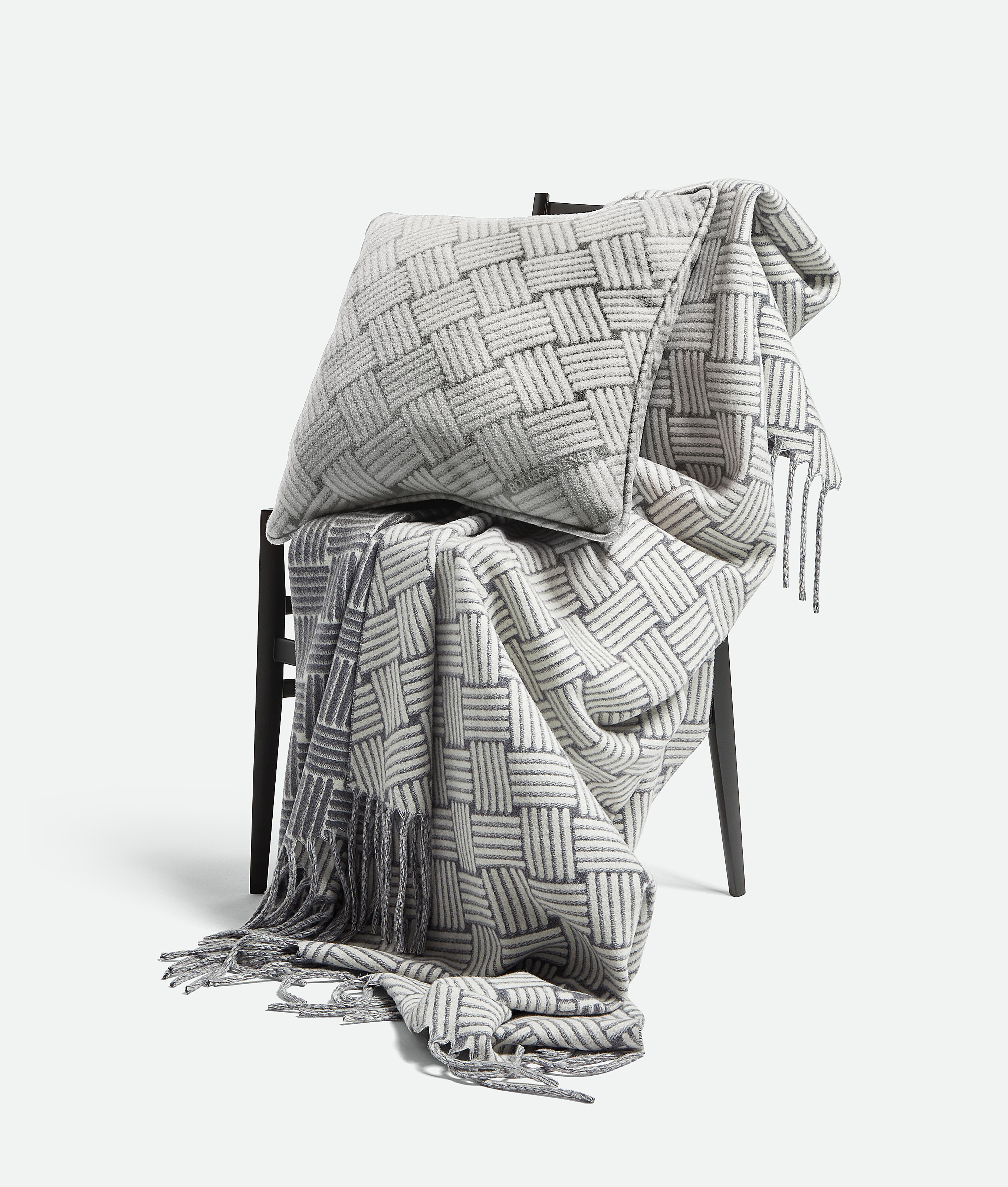 Cashmere Cushion With Intreccio Motif in Grey Bottega Veneta United States EN - Image 2