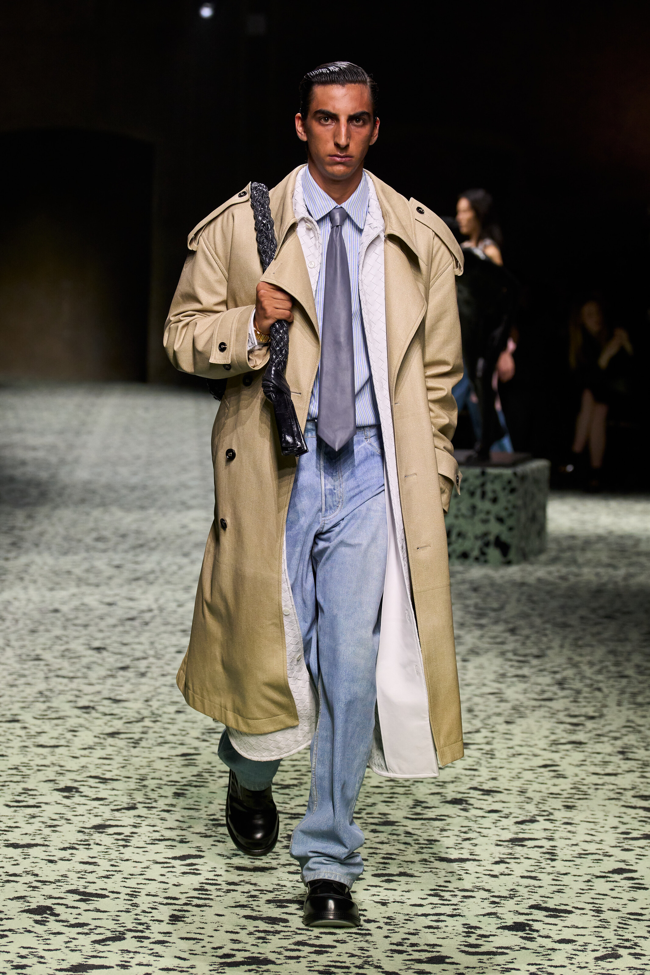 BOTTEGA VENETA WINTER 2023-冬季时装秀-BV 2023时装秀造型 | Bottega Veneta葆蝶家中国官方网站 | Bottega Veneta