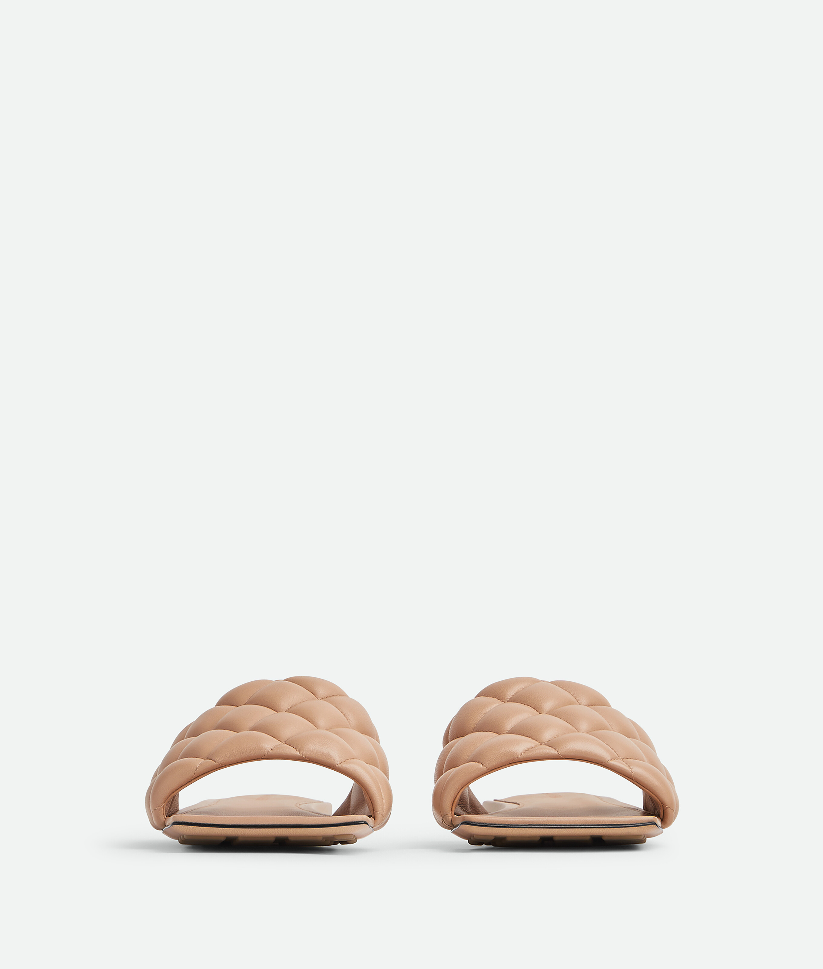 Shop Bottega Veneta Padded Flache Sandalen In Beige