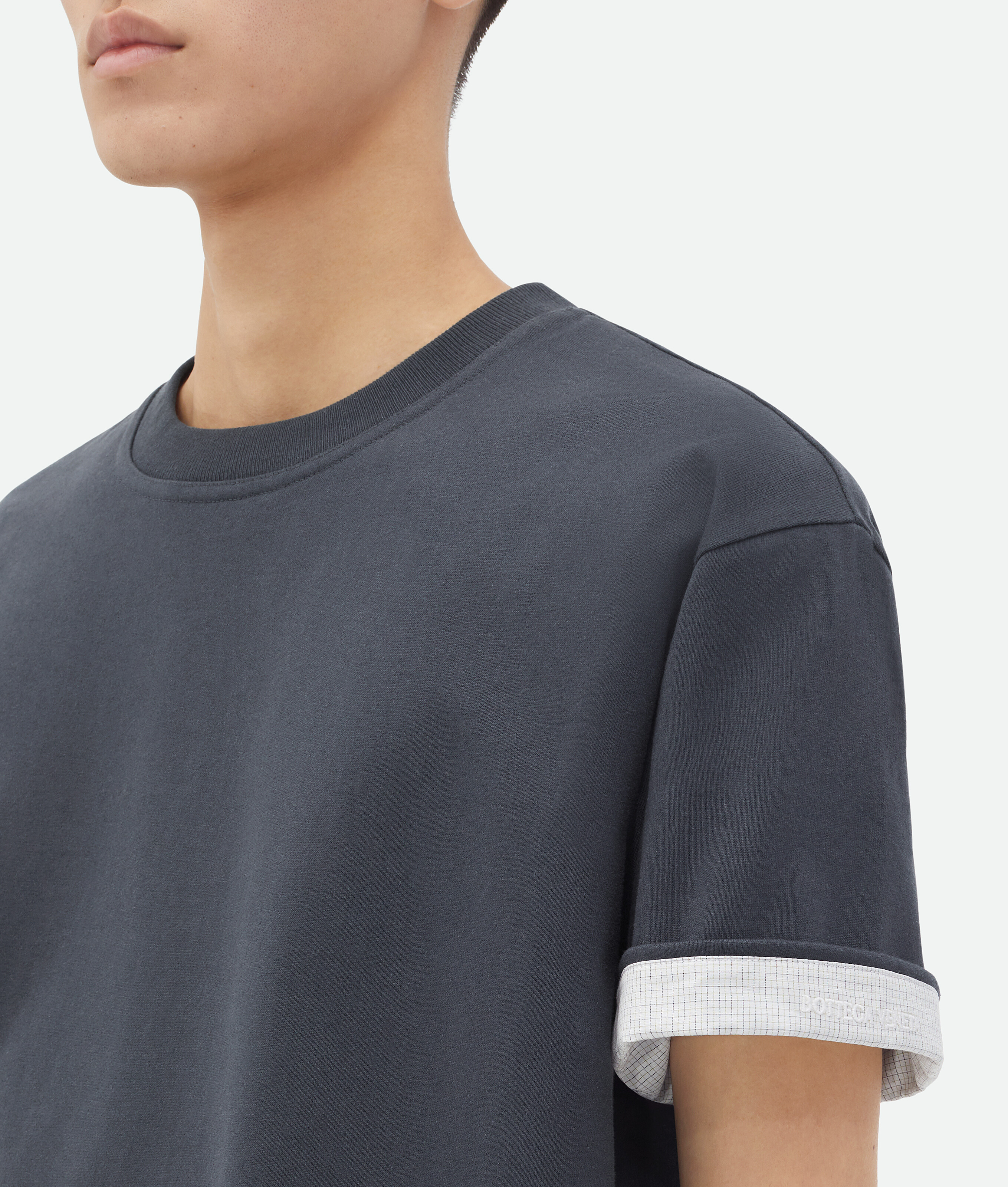 Shop Bottega Veneta Kariertes Baumwoll-t-shirt Mit Doppelter Schicht In Grey