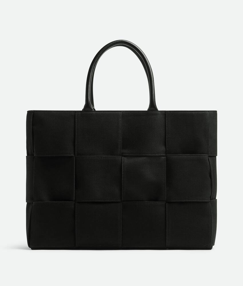 Bottega Veneta® Large Arco Tote Bag in Black. Shop online now.